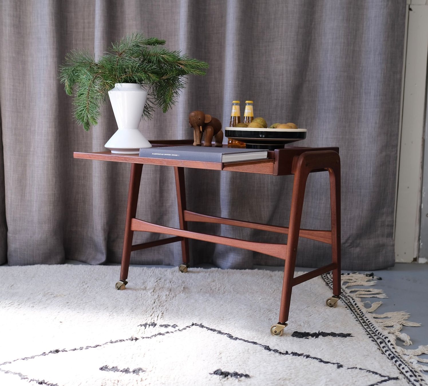 Dessertes: Danish Teak serving cart 1960,s – D'occasion à Bern par Zmodern_VIN 1