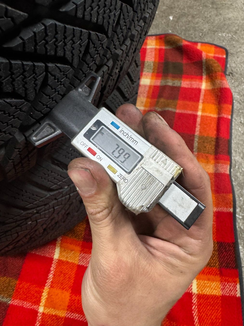 Pneumatici & Ruote complete: 4x Winterpneu 215/60R17 – Usato da Berneck venduto da garagekaufmann 6