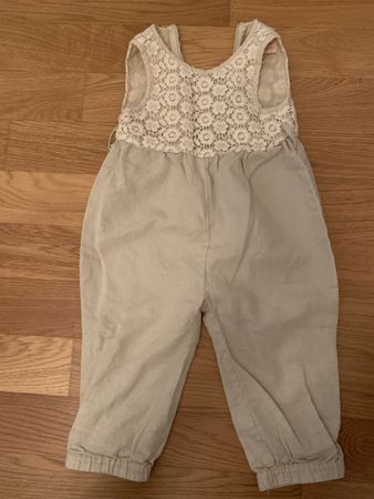 Baby Jumpsuit/Latzhose Grösse 74