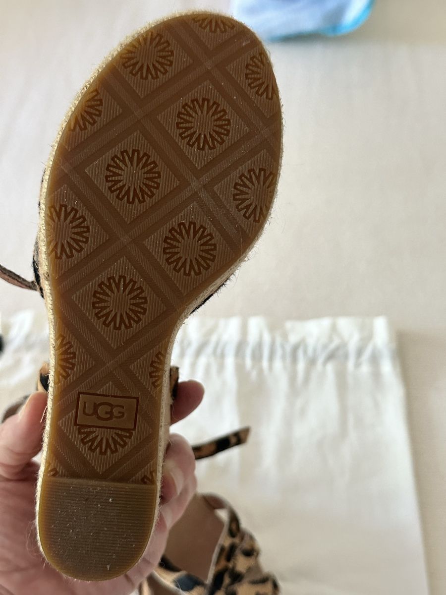 Ugg Scarpe da donna: Sandales compensées UGG, imprimé léopard, parfaites été! – Nuovo (secondo la descrizione) da Versoix venduto da sne_zx2d 2