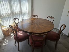 Nussbaum Tisch mit 6 Stühle