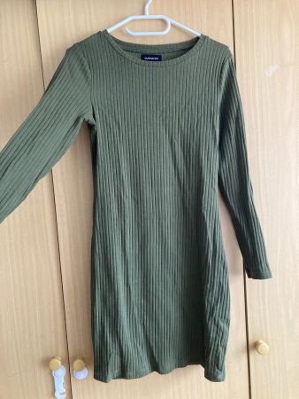 Kleid eng oliv grün Gr. M