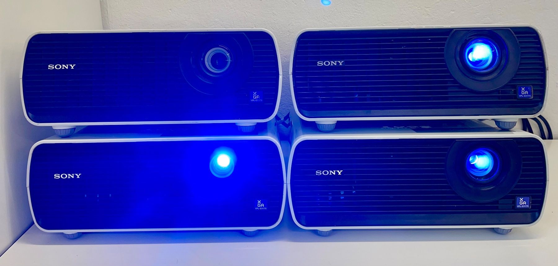 Sony Videoprojektoren: Sony VPL-EX175 Beamer Lot a 4. St – Gebraucht aus Niederdorf von LeptonAG 1