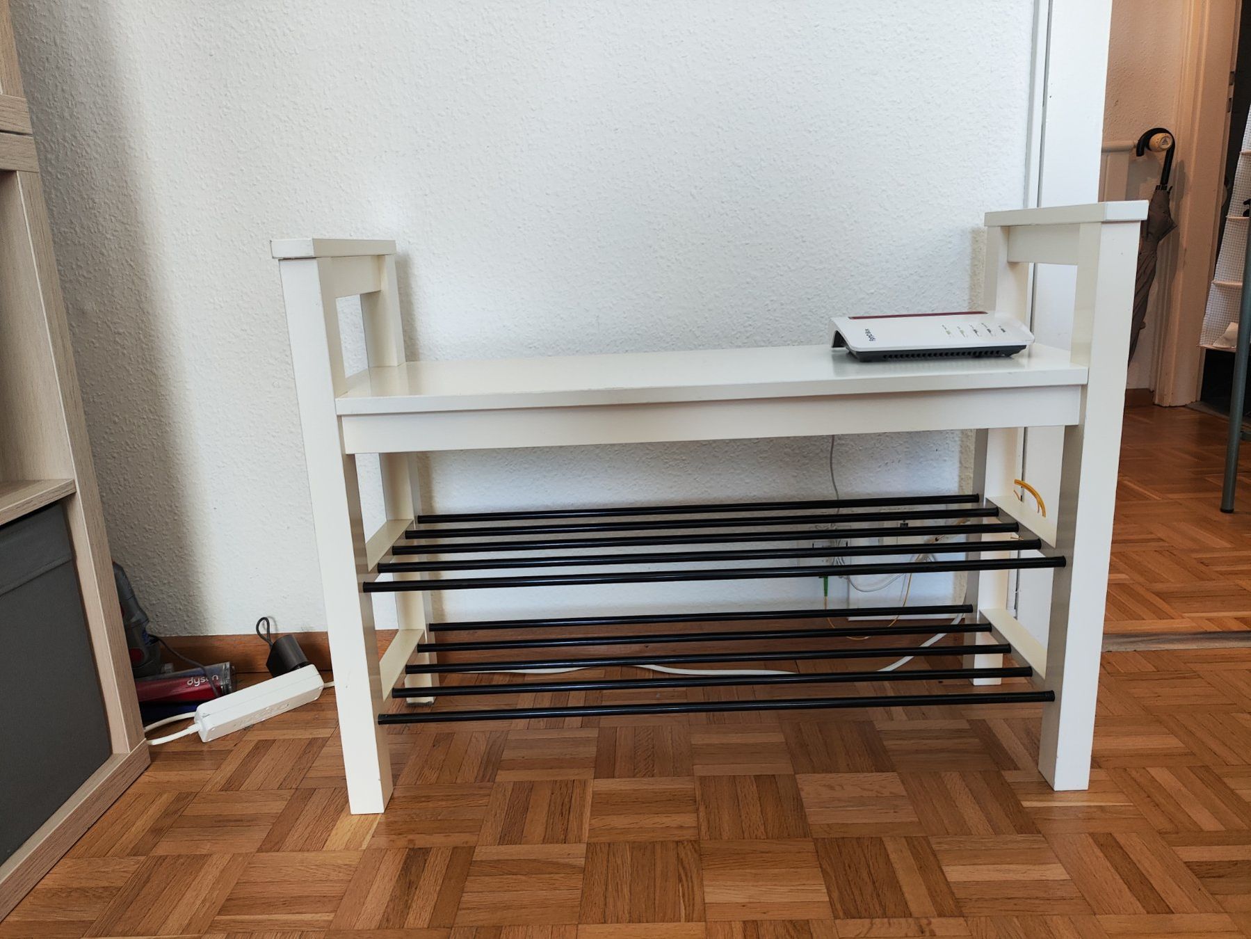 Ikea Bancs: Banc avec rangement chaussures, blanc – D'occasion à Genève par pab_zf9y 1