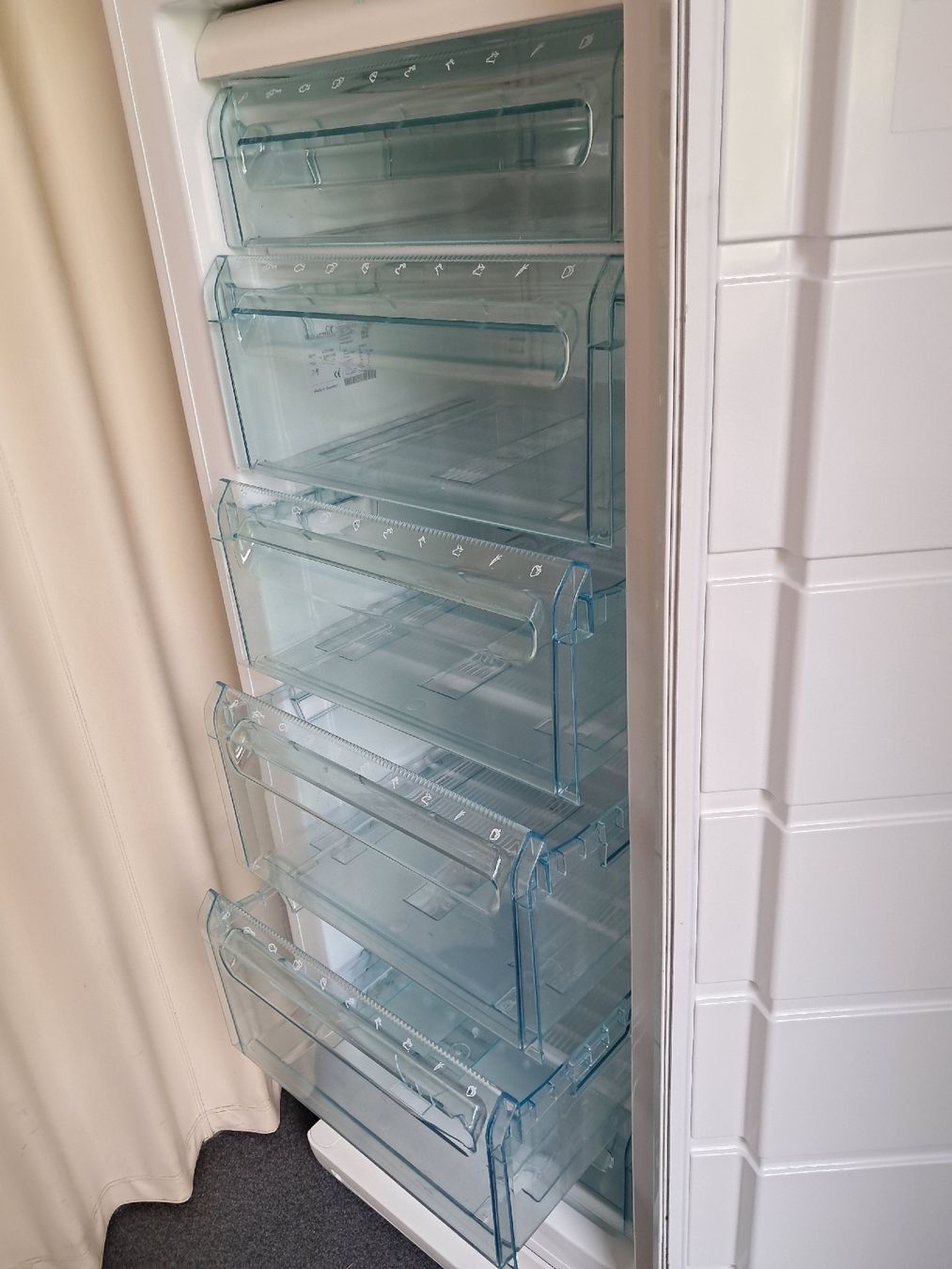 Electrolux Congelatori: Gefrierschrank Electrolux EU7119C mit 6 Schubladen – Usato da Glarus venduto da mikatante 3