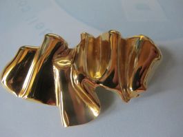 Elegante Brosche in Goldoptik, zeitlos schick!
