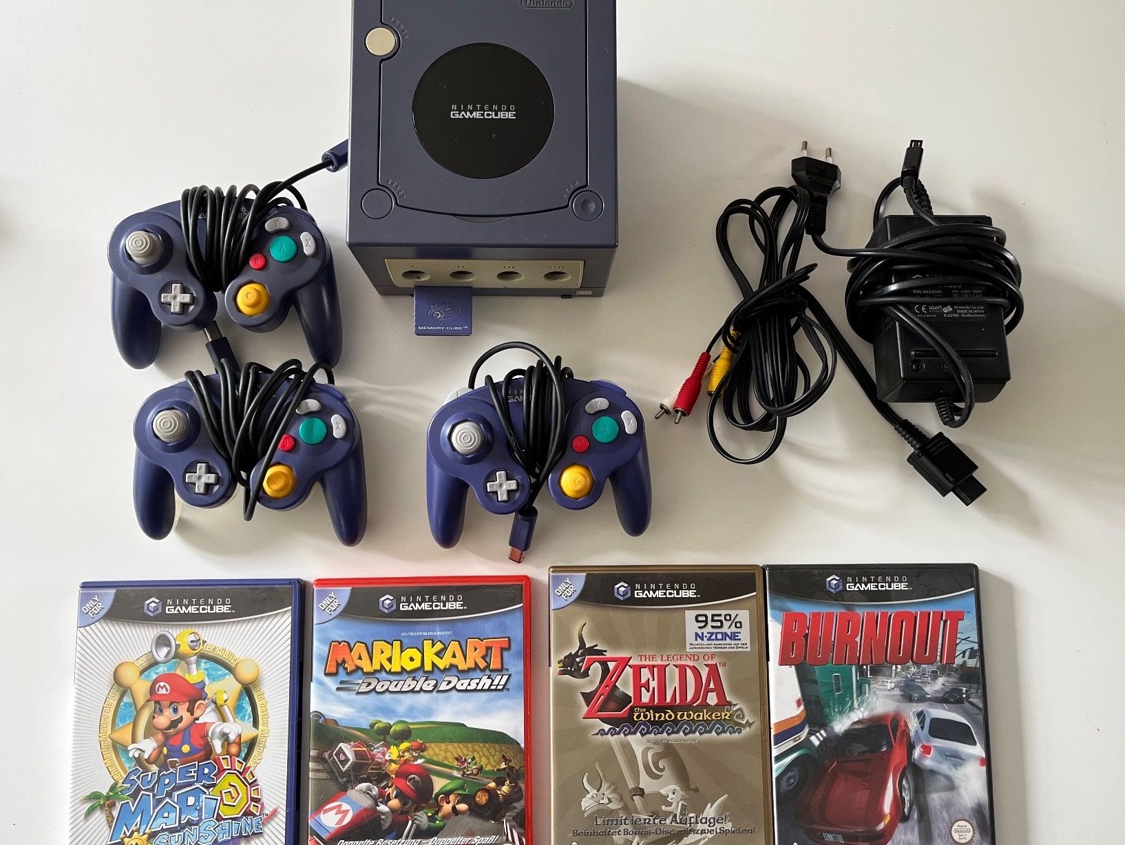 Nintendo Konsolen: Nintendo Gamecube mit 3 Controllern und 4 Games – Gebraucht aus Bern von