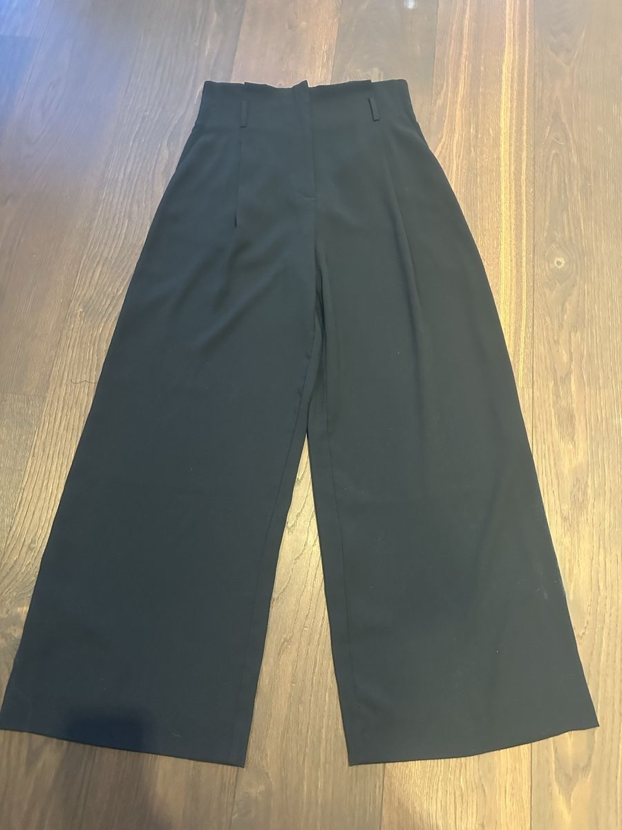H&M Pantaloni: Hose weit schwarz Gr. M – Usato da Diepoldsau venduto da Soleil0425