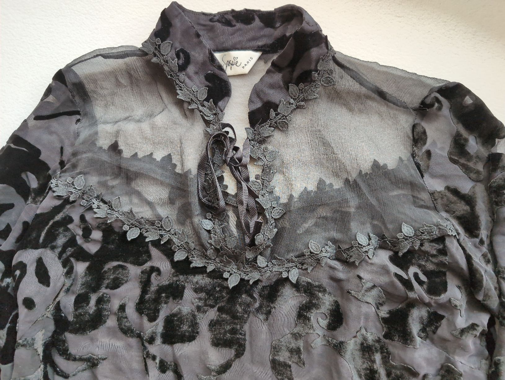 Blusen: French Saspia Paris Blouse, Grey & Black, Sheer - Small – Neu (gemäss Beschreibung) aus Glis von livespringly 1