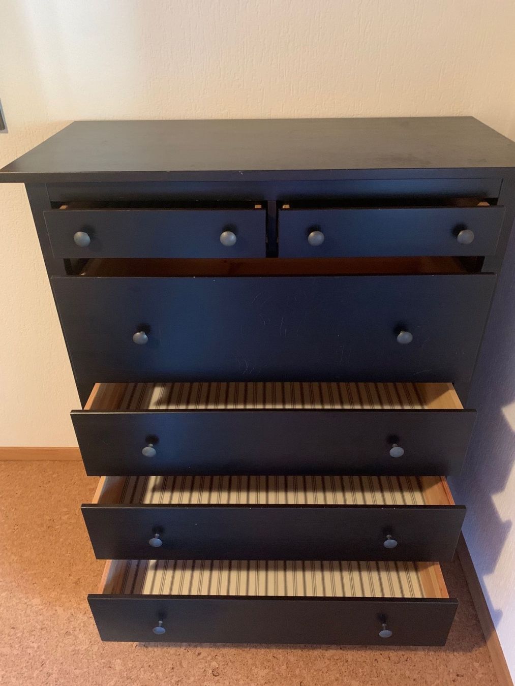 Ikea Cassettiere: Ikea Kommode Hemnes schwarzbraun – Usato da Bergün/Bravuogn venduto da Ast_zl7v 1