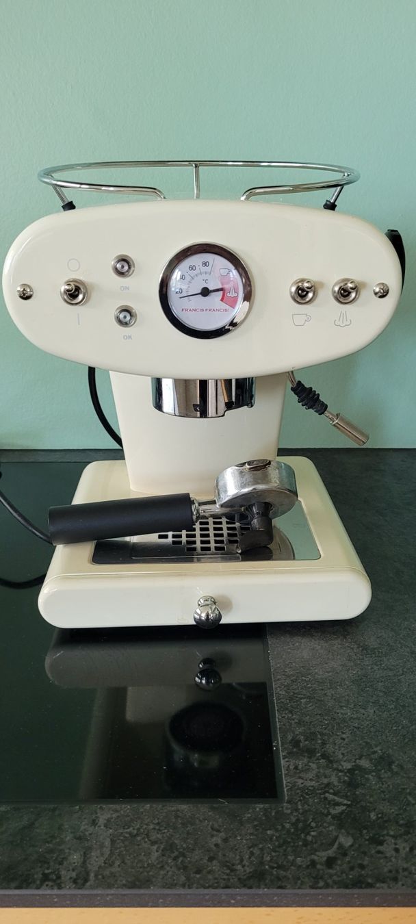 FrancisFrancis! Kaffeemaschinen & Espressomaschinen: Kaffeemaschine retro – Defekt aus Muttenz von tam_q8py