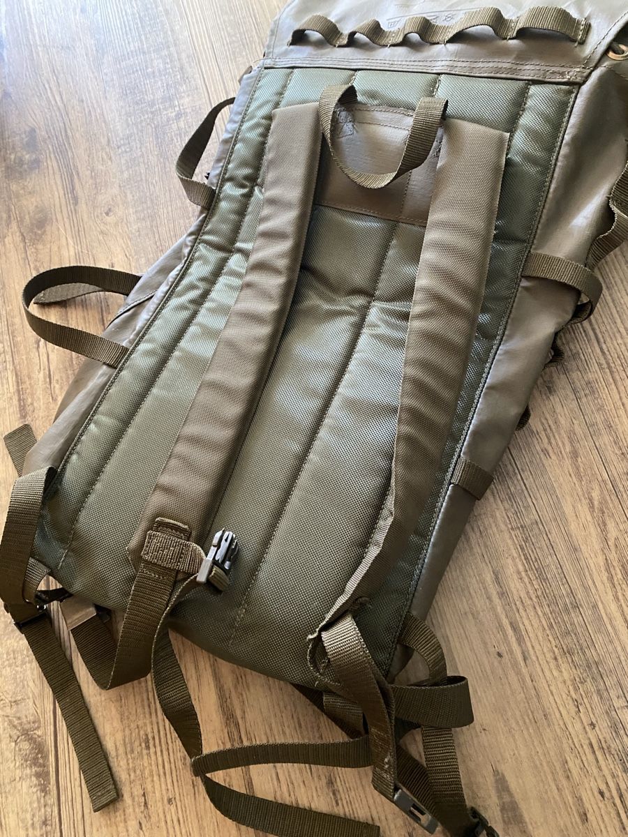 Schweizer Armee Zaini: Militär Rucksack – Usato da Thierachern venduto da shaun96 2