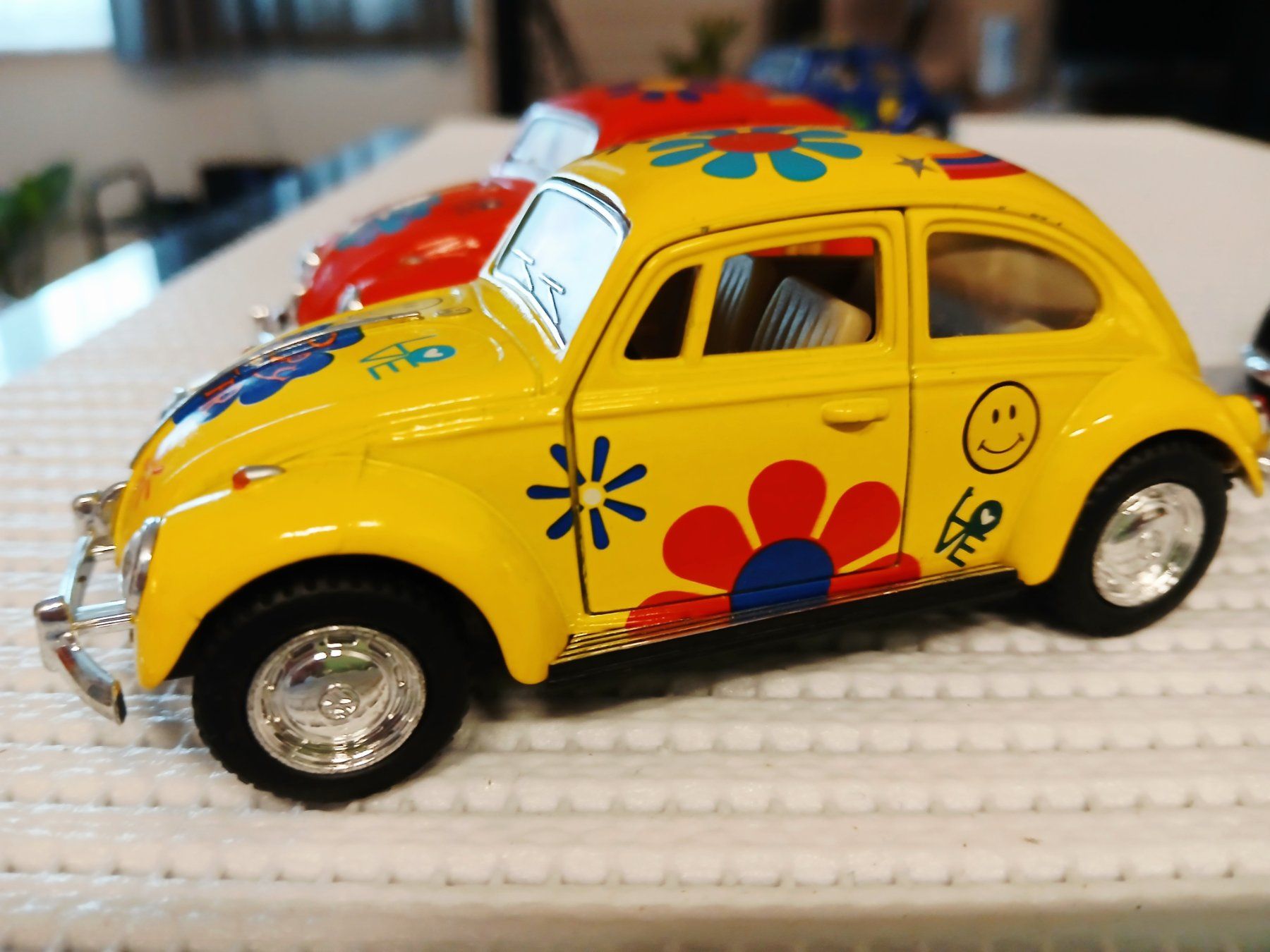 Giocattoli: VW Käfer (Set 4Stck) ca 1/32 "Flower Power" – Nuovo (secondo la descrizione) da Pfyn venduto da Wildwilli 2