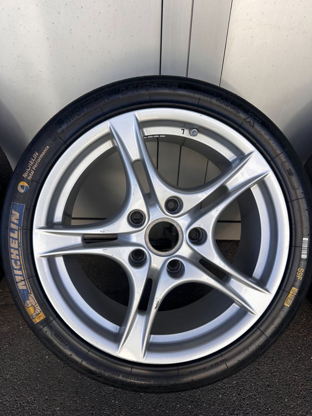 Porsche Pneus & Kompletträder: Porsche Cayman/Boxster 987 Originalfelgen – Gebraucht aus Winterthur von Tiara 3