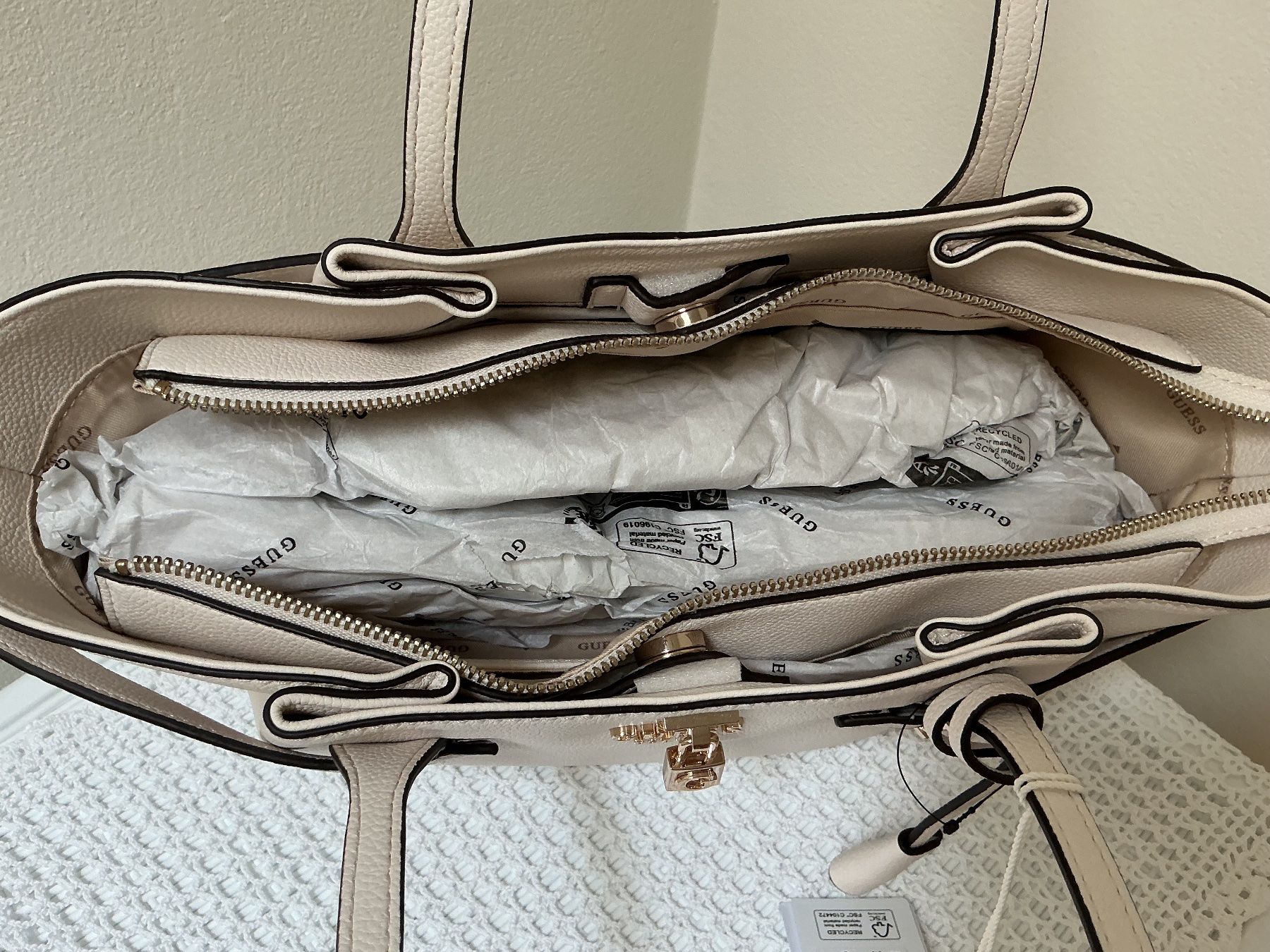 Guess Taschen für Damen: Guess Tasche wunderschön neu Topmodern – Neu (gemäss Beschreibung) aus Rudolfstetten von Foxj 3