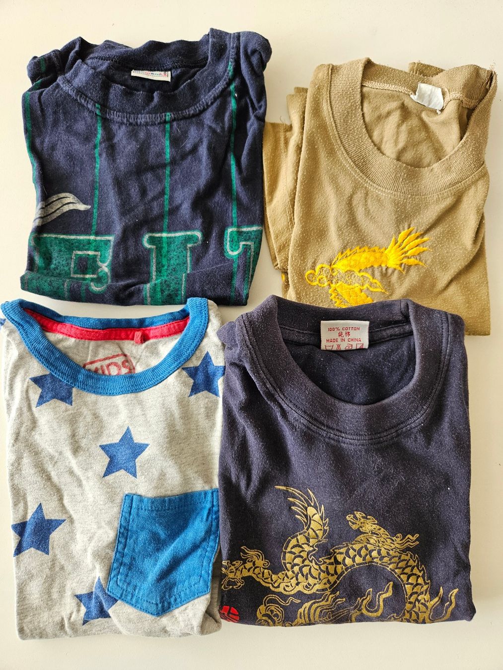 Kleiderpakete & -sets: Set Shirts / T-Shirts 4 Stück ca. Gr. 104 – Gebraucht aus Unterengstringen von saraman
