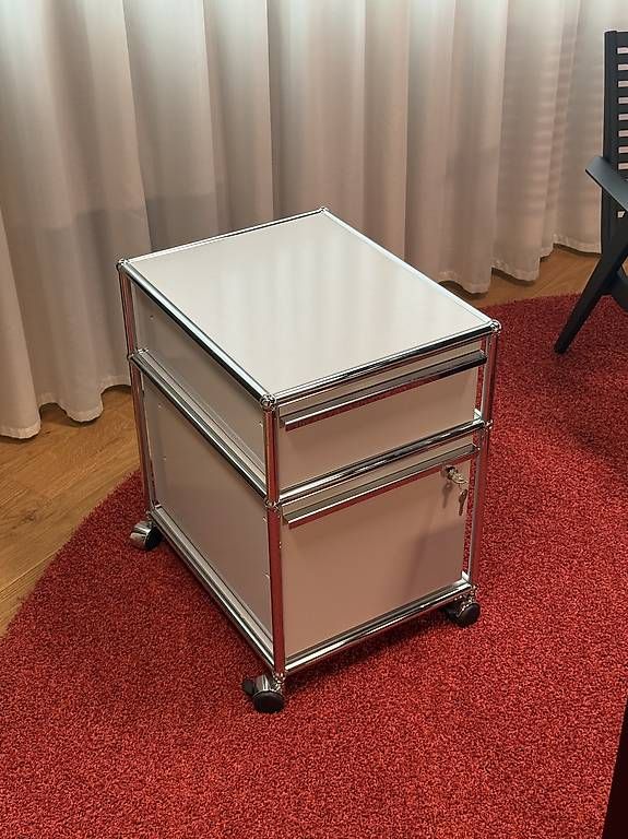Korpus: USM Haller Korpus Lichtgrau – Gebraucht aus Glattbrugg von q-aderdesign