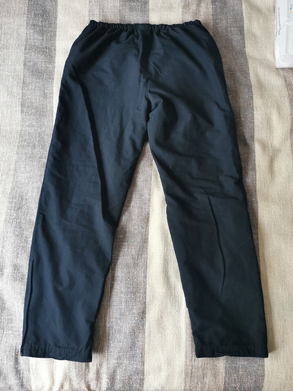 Pantaloni: Schwarze Trainerhose Gr. 40 – Usato da Ostermundigen venduto da AlwaysHaveFun90 1