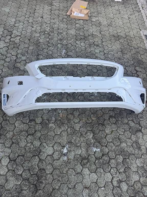 Volvo Tutti pezzi di ricambio auto: Volvo V40 Stossstange – Usato da Münchenstein venduto da krigu01