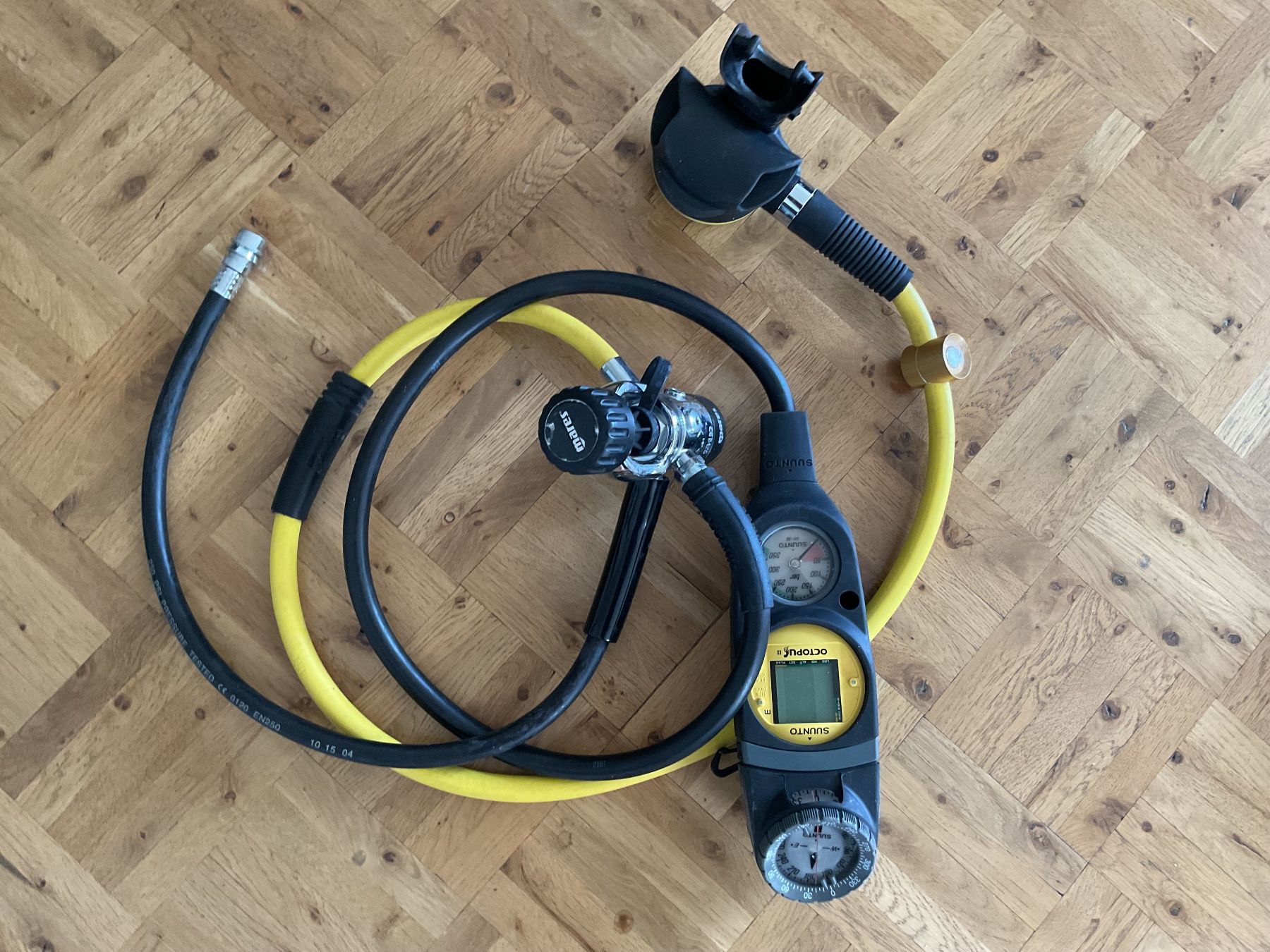 Mares Respiratori & Giubbotti: Atemregler ( octopus )und Zweitregler – Usato da Zürich venduto da Luciateresa