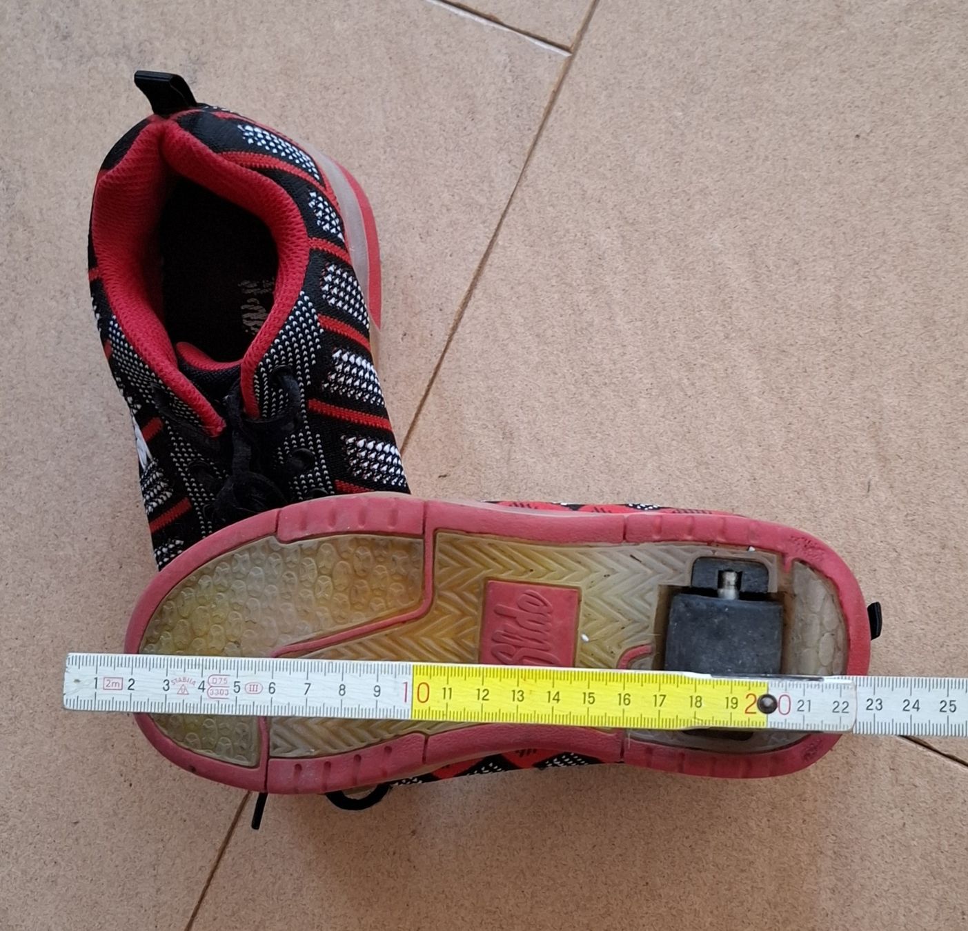 Inline-Skating & Rollschuhe: Rollershose Slide für Mädchen Grösse 33 – Gebraucht aus Thun von lede 5
