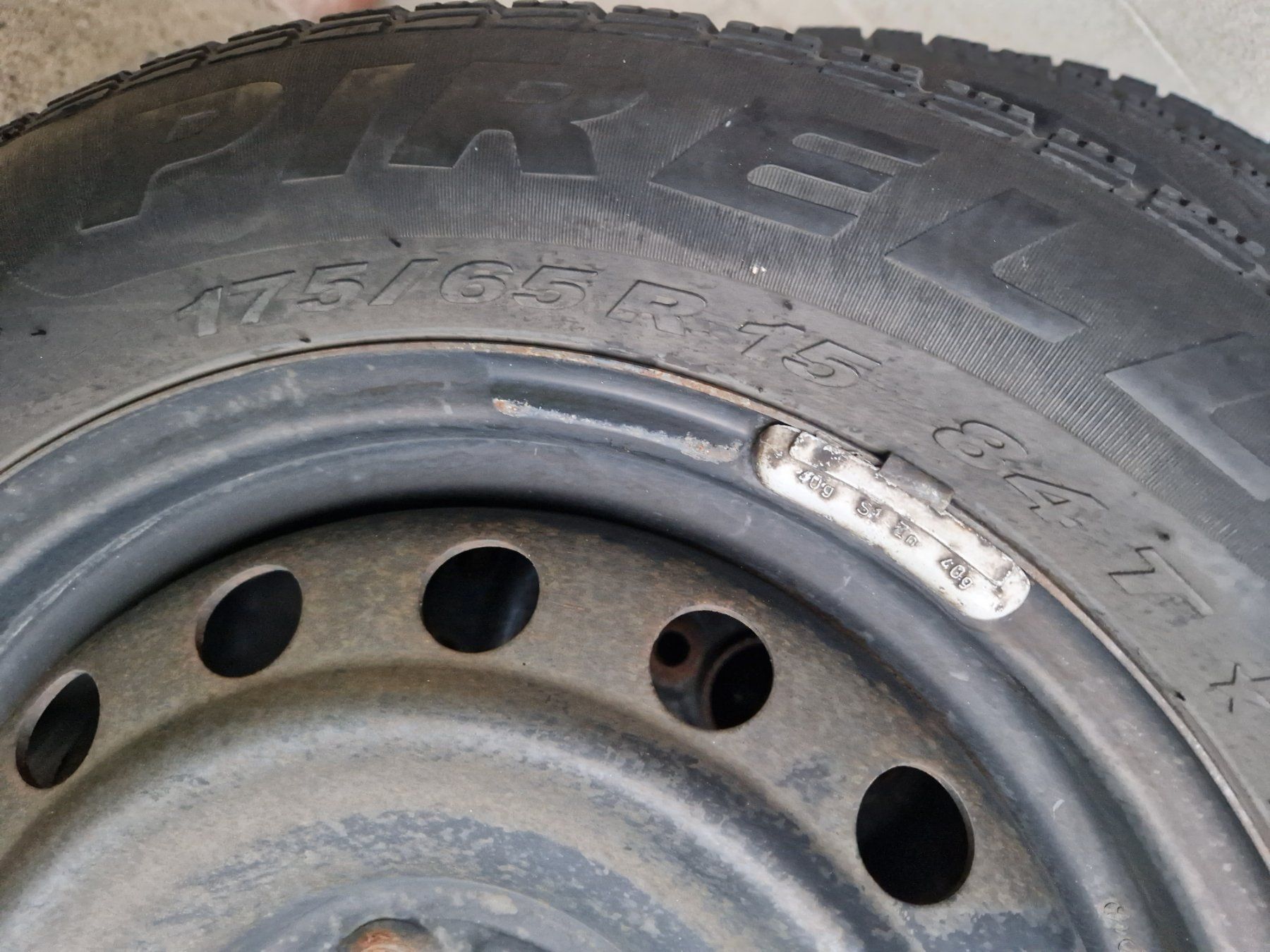 Pirelli Pneumatici & Ruote complete: Winterreifen 175 65R 15 – Usato da Reichenburg venduto da Logan2012 3