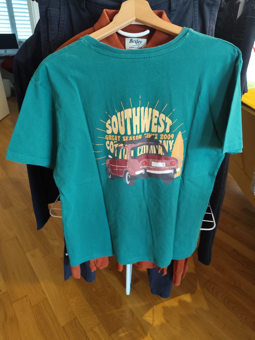 T-Shirts: T-shirt vert, surfer - Taille M – Gebraucht aus Neuchâtel von pie_8t6p 1