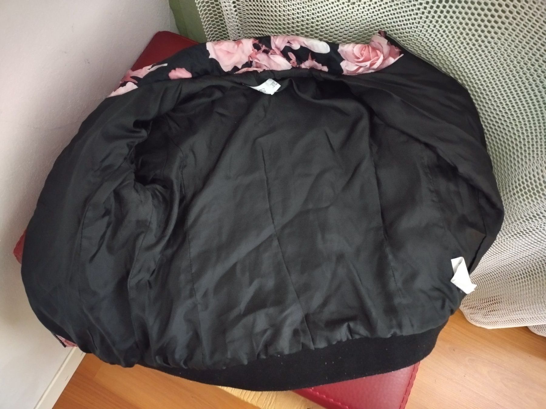 Altro abbigliamento per bambina: Schwarze mit Blümen Steppweste mit Kurzarmeln Mädchen Gr.140 – Usato da Densbüren venduto da TutaLarsen 6