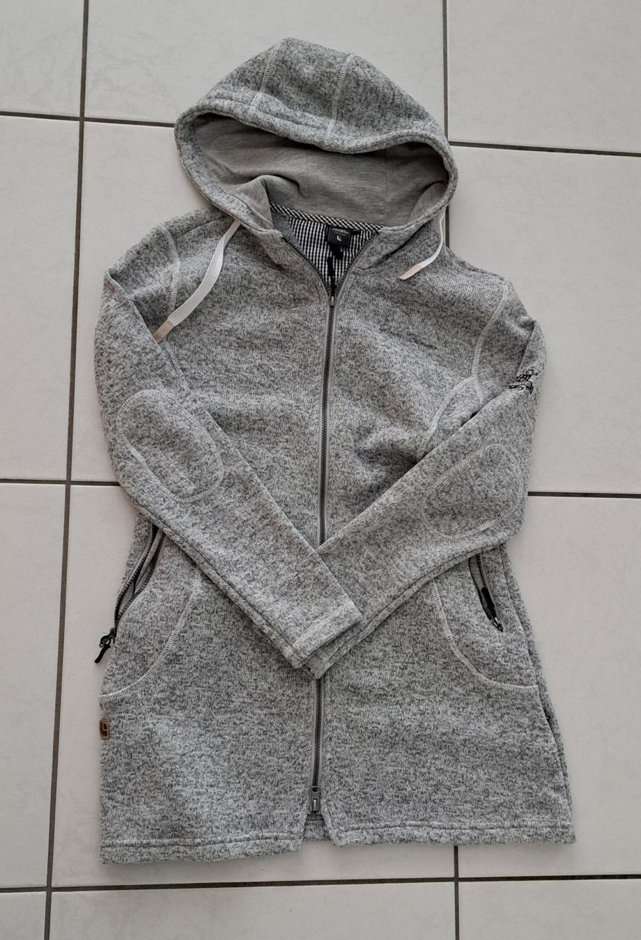 Jacken: Strickjacke grau Gr. – Gebraucht aus Küssnacht am Rigi von AutoVilla