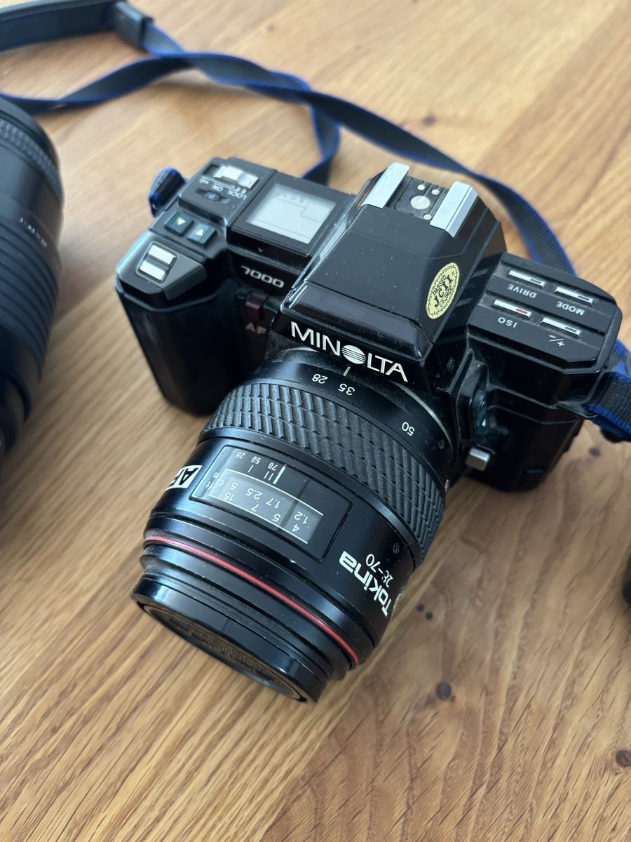 Minolta Kamera: Minolta 7000 Kamera Set mit Objektiven & Blitz – Gebraucht aus Hombrechtikon von Lexcom 2