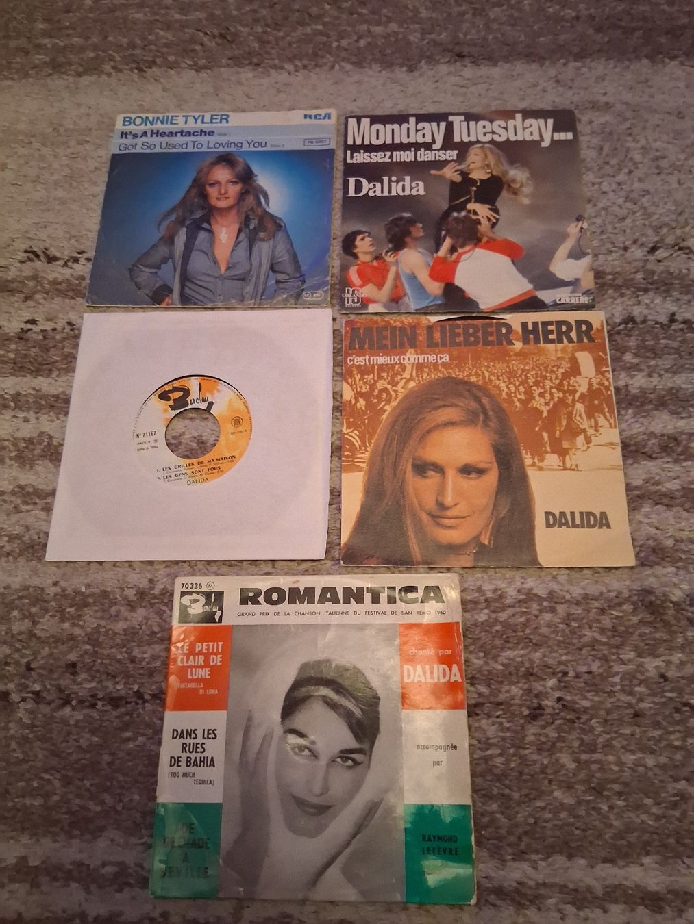 Dischi in vinile: Collection de 45 tours vintage – Usato da Aigle venduto da Marcagapit 4