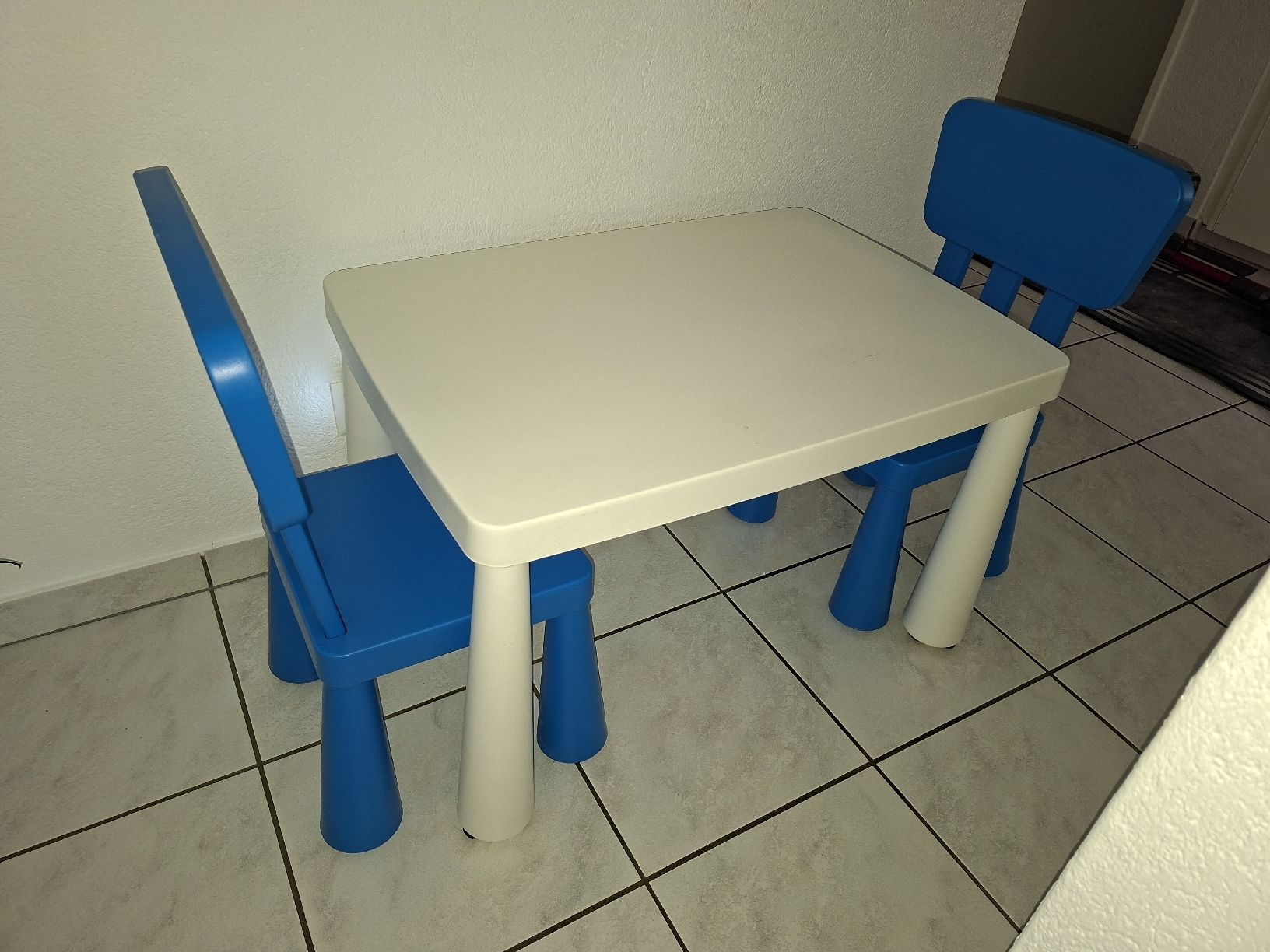 Ikea Set di tavolo e panche: Kinder Tisch mit Stühle, Ikea – Usato da Wohlen AG venduto da LiviaHartmann