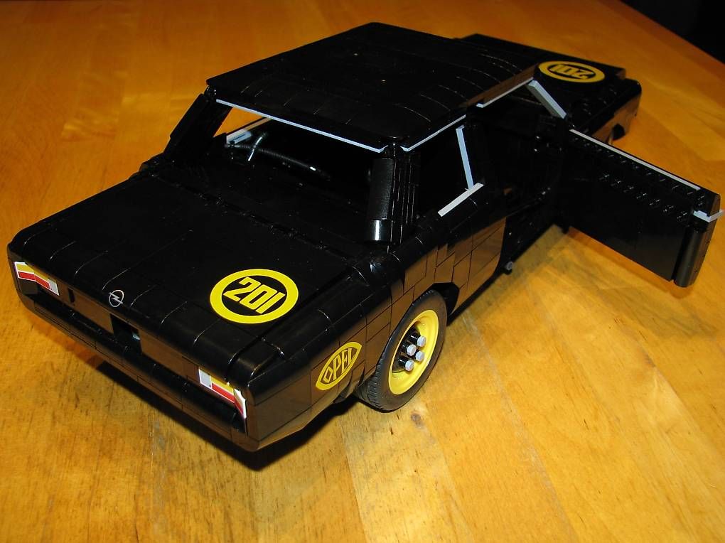 Cobi Kit di costruzioni: Cobi Opel Rekord "schwarze Witwe" – Usato da Wangen b. Olten venduto da Binggeli4 4
