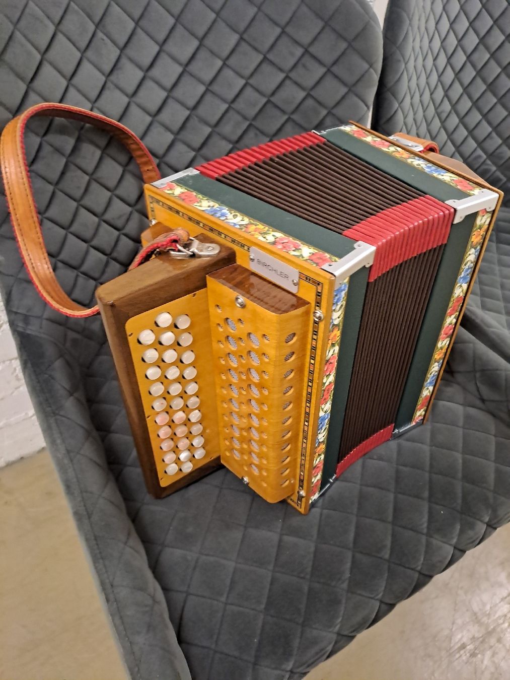 Strumenti musicali: schwyzerorgeli ton B wie neu – Usato da Villeneuve venduto da BibiVintage 4