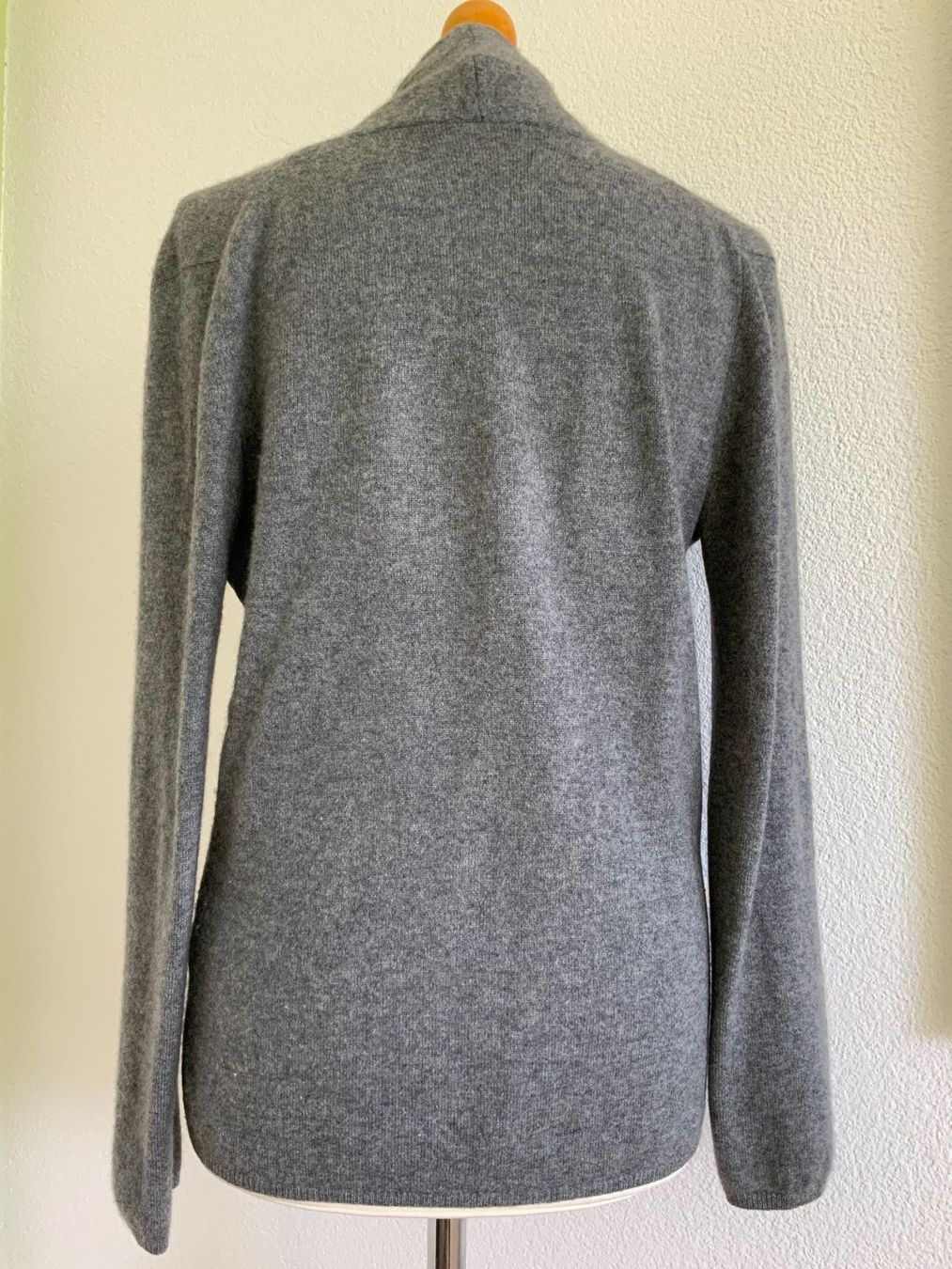 Giacche: Edle Feinstrickjacke, Kaschmir 100%, grau meliert, Gr. 34 – Usato da Zürich venduto da ancillaschmidhauser 3
