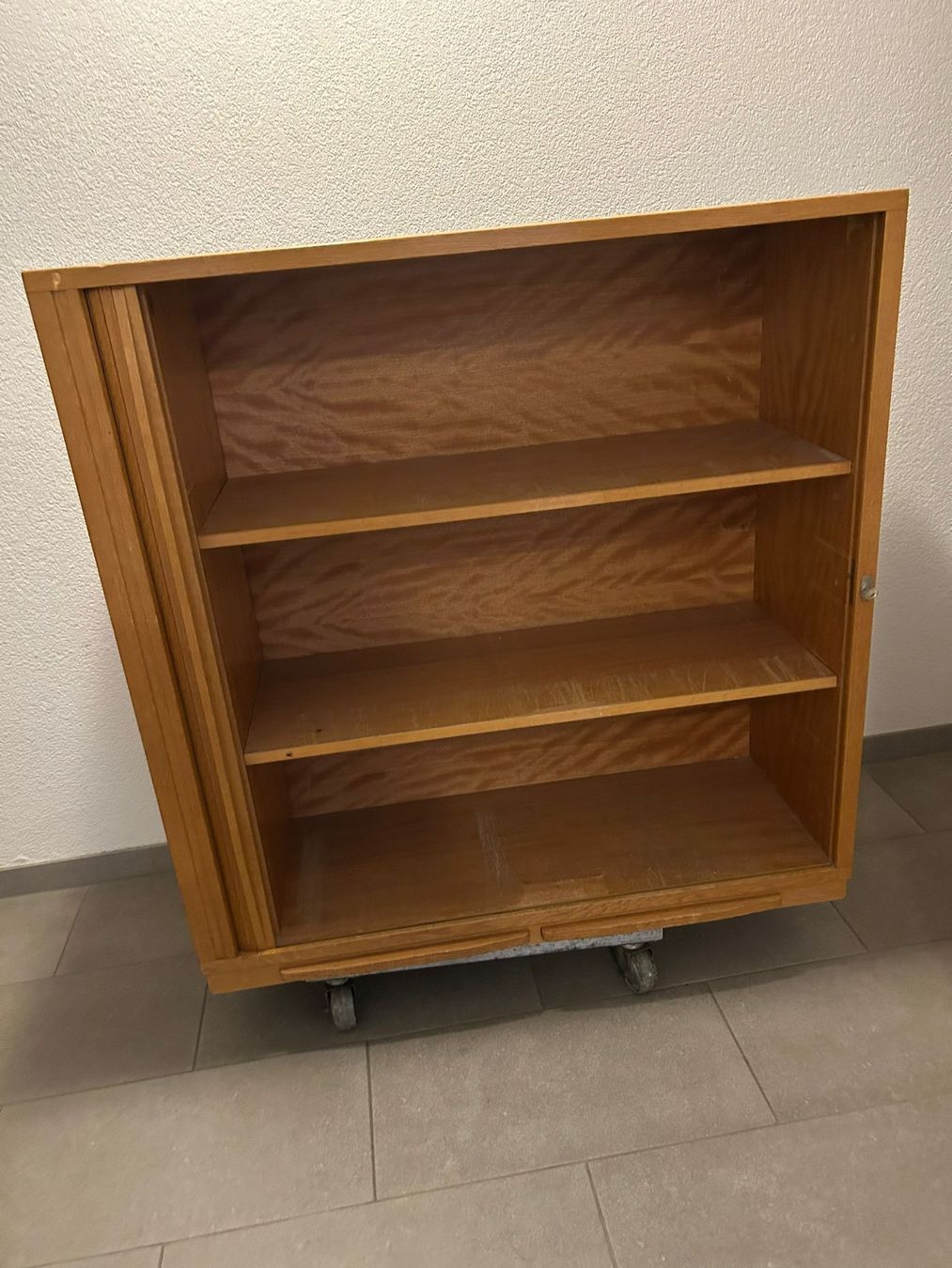 Cassettiere: Meuble à rideaux vintage – Usato da Echallens venduto da VintageMann 5