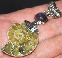 Anhänger L-7701 – AAA Ammonit mit Amethyst Perle – ca.3x6cm