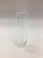 elegante Blumenvase aus Glas, graviert