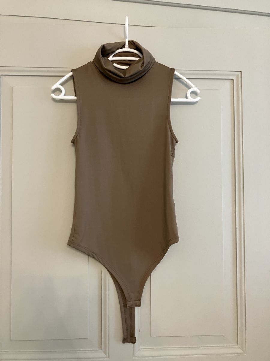 Top: Top/Body mit Rollkragen – Usato da frauenfeld venduto da Lahu8 1