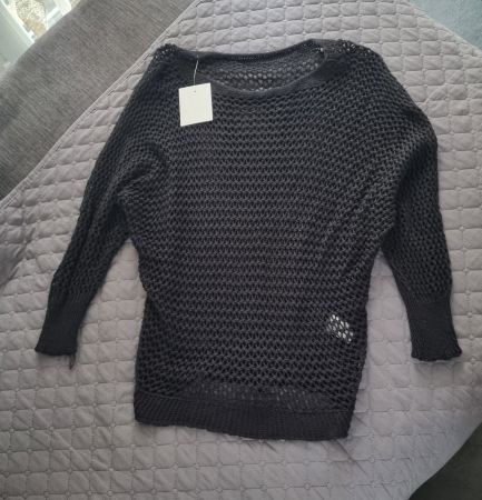 Schwarzer Strickpullover, neu