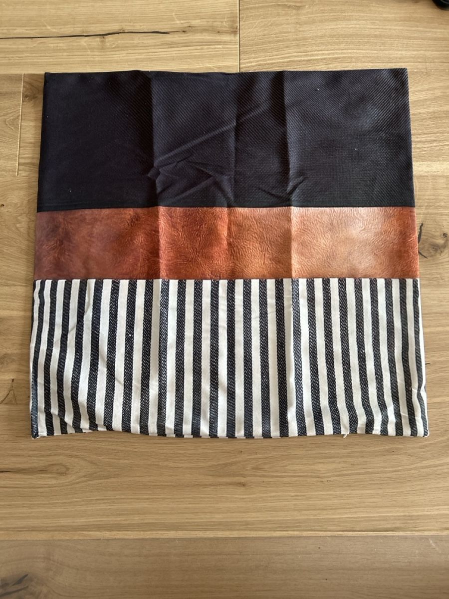 Tessuti: Housse de coussin rayée noire, cognac et rayures - comme neu – Nuovo (secondo la descrizione) da Biel/Bienne venduto da Jac_qx6x