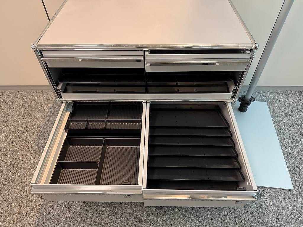 USM Cassettiere: USM - Meuble de rangement gris – Usato da Rolle venduto da nla_js68 2