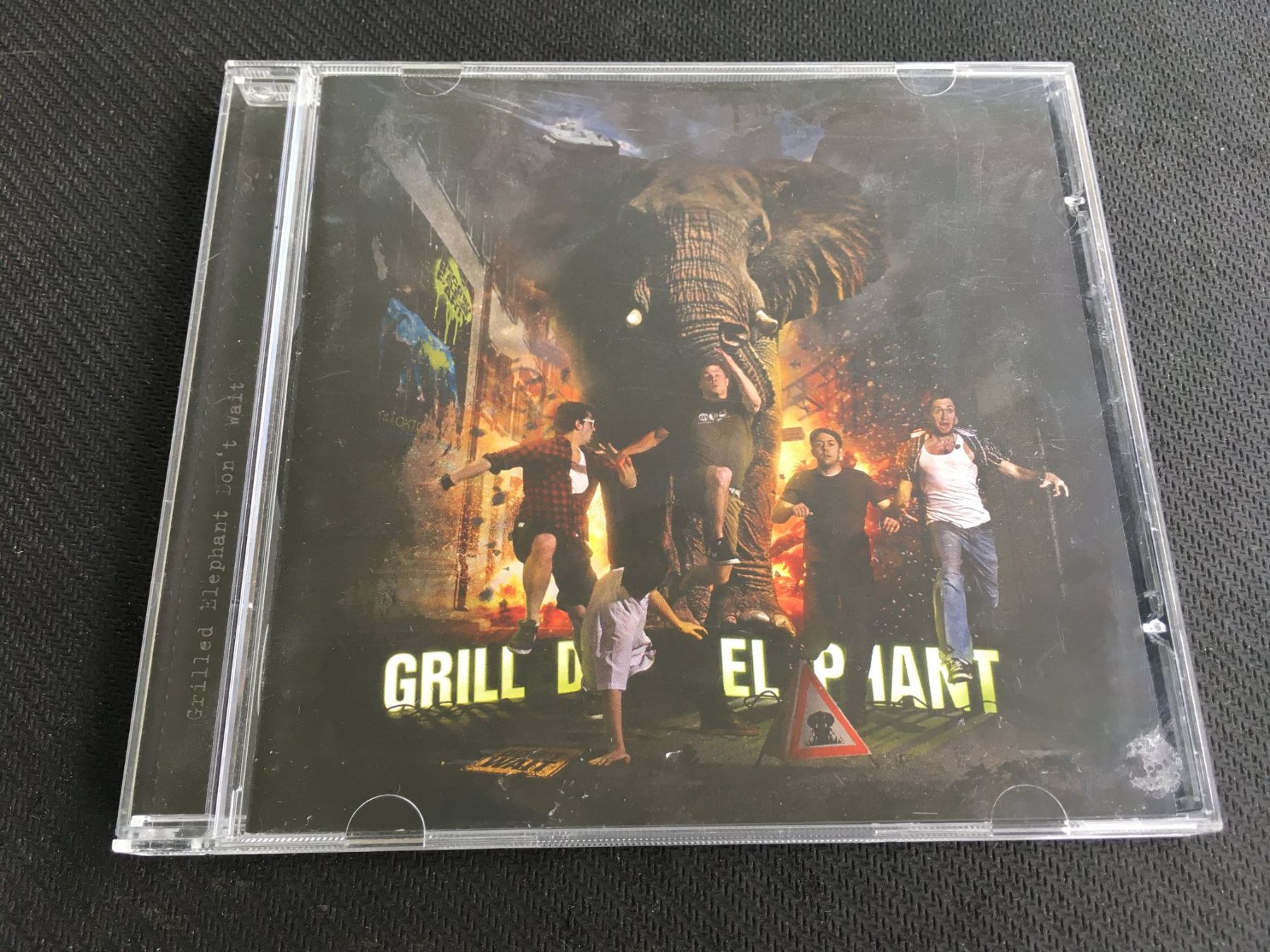 CDs: Grilled Elephant - Don't Wait -CD- – Gebraucht aus St.Gallen von MedienJoe