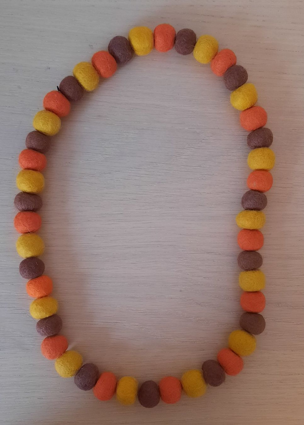 Catenine: Collana in feltro – Usato da Tesserete venduto da bab_7ztk 1