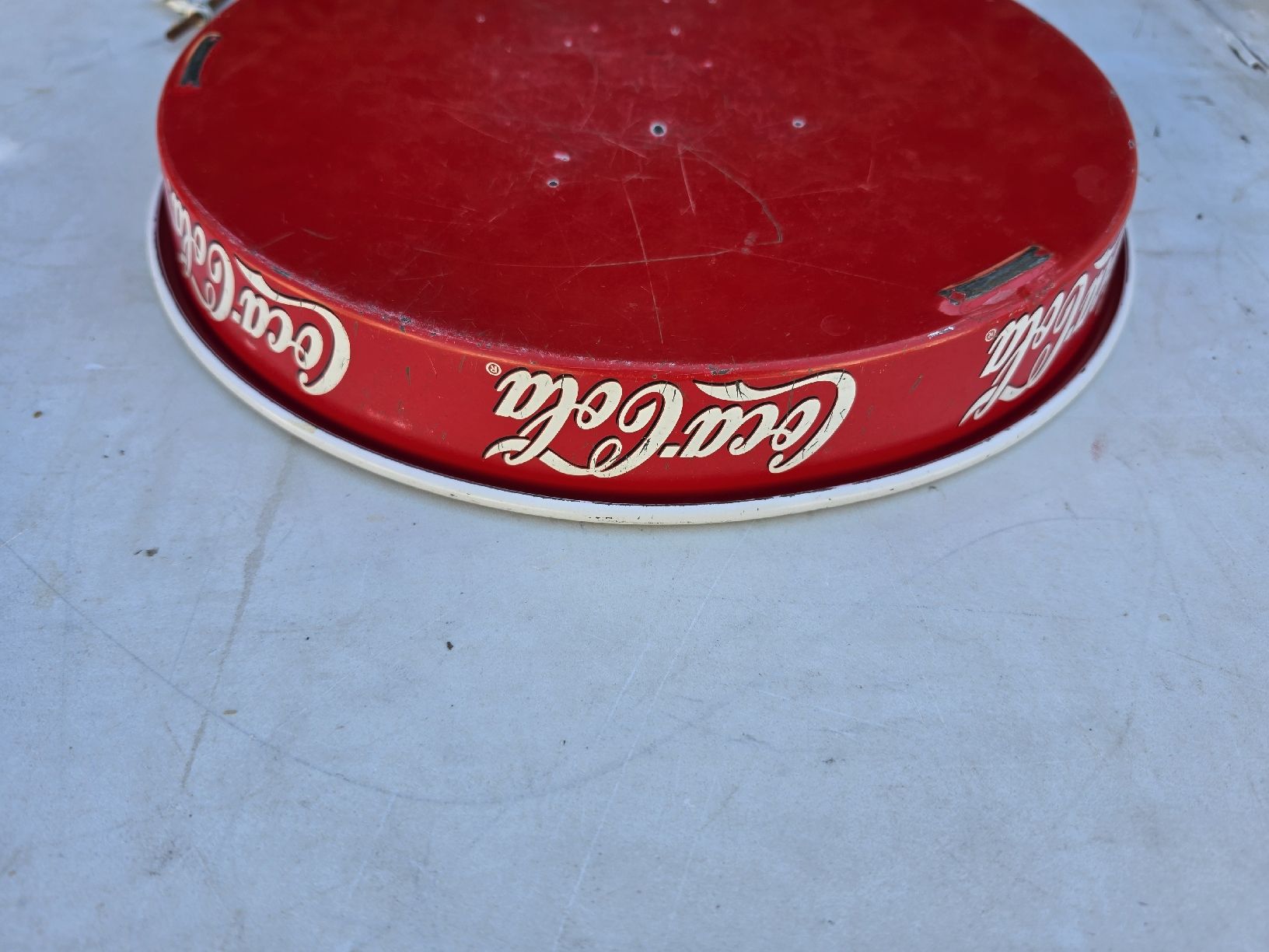 Servierplatten: Coca-Cola Serviertablett rund Metall gebraucht – Gebraucht aus Mettlen von elios0888 7