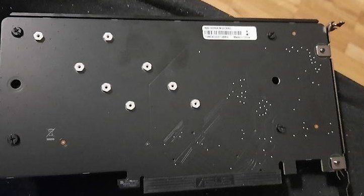 Asus Dischi rigidi: Hyper PCIe M2 ASUS ROG – Nuovo (secondo la descrizione) da Lausanne venduto da DubiLetto 1