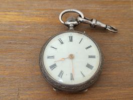TASCHENUHR AUS SILBER 30 MM
