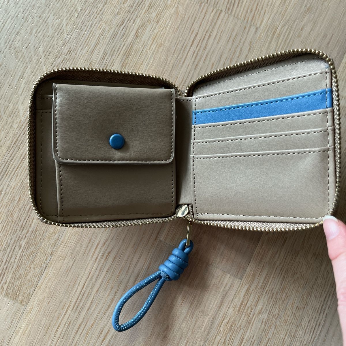 Mango Portafogli: Beige MNG Wallet – Usato da Zürich venduto da lea_6dzj 1