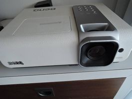 BENQ W1000+ Beamer Video Projektor 1910x1080 HDMI 2000 Lumen