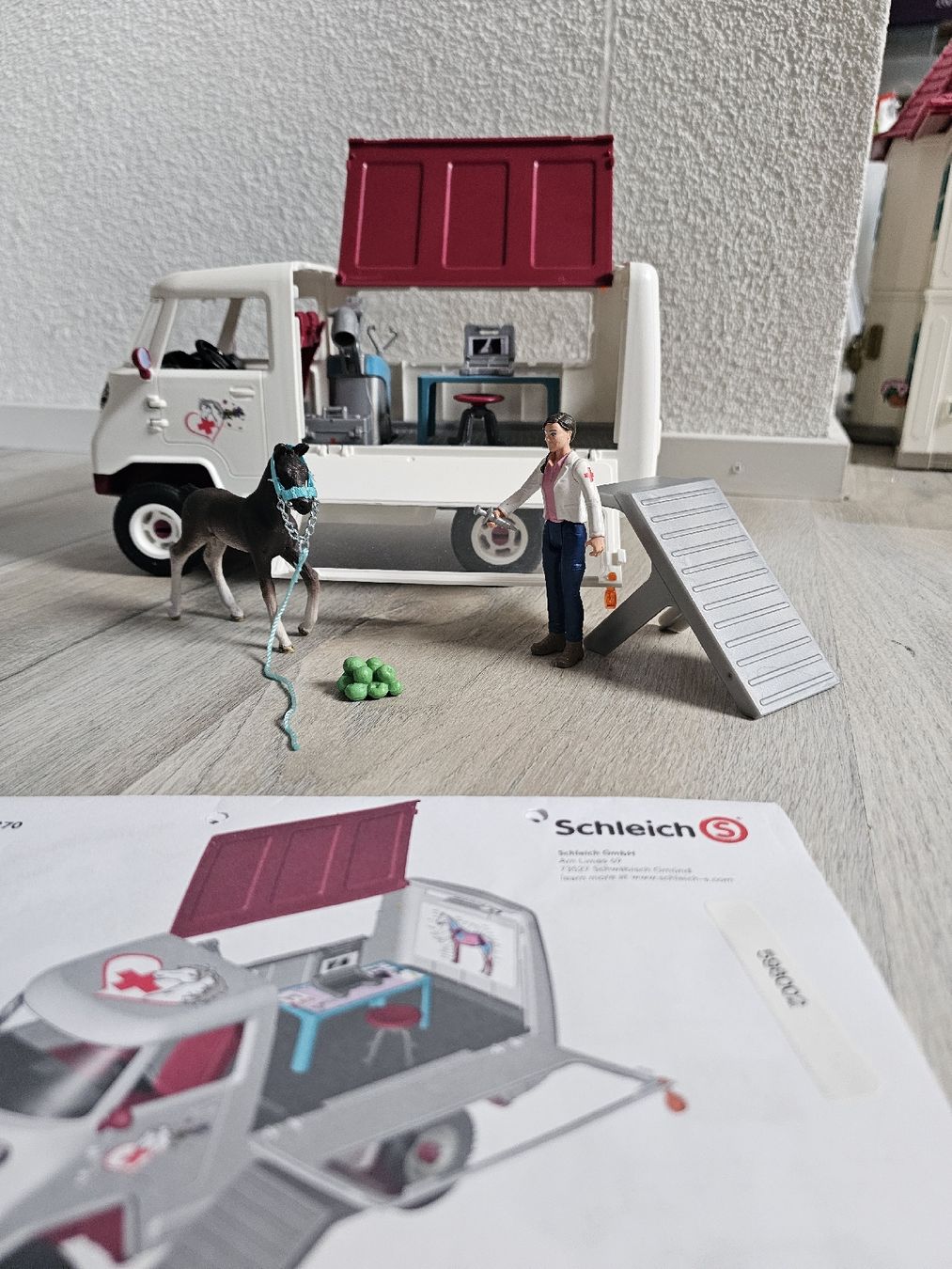 Schleich Spielzeuge: Schleich mobile Tierärztin – Gebraucht aus Bätterkinden von Pescelino